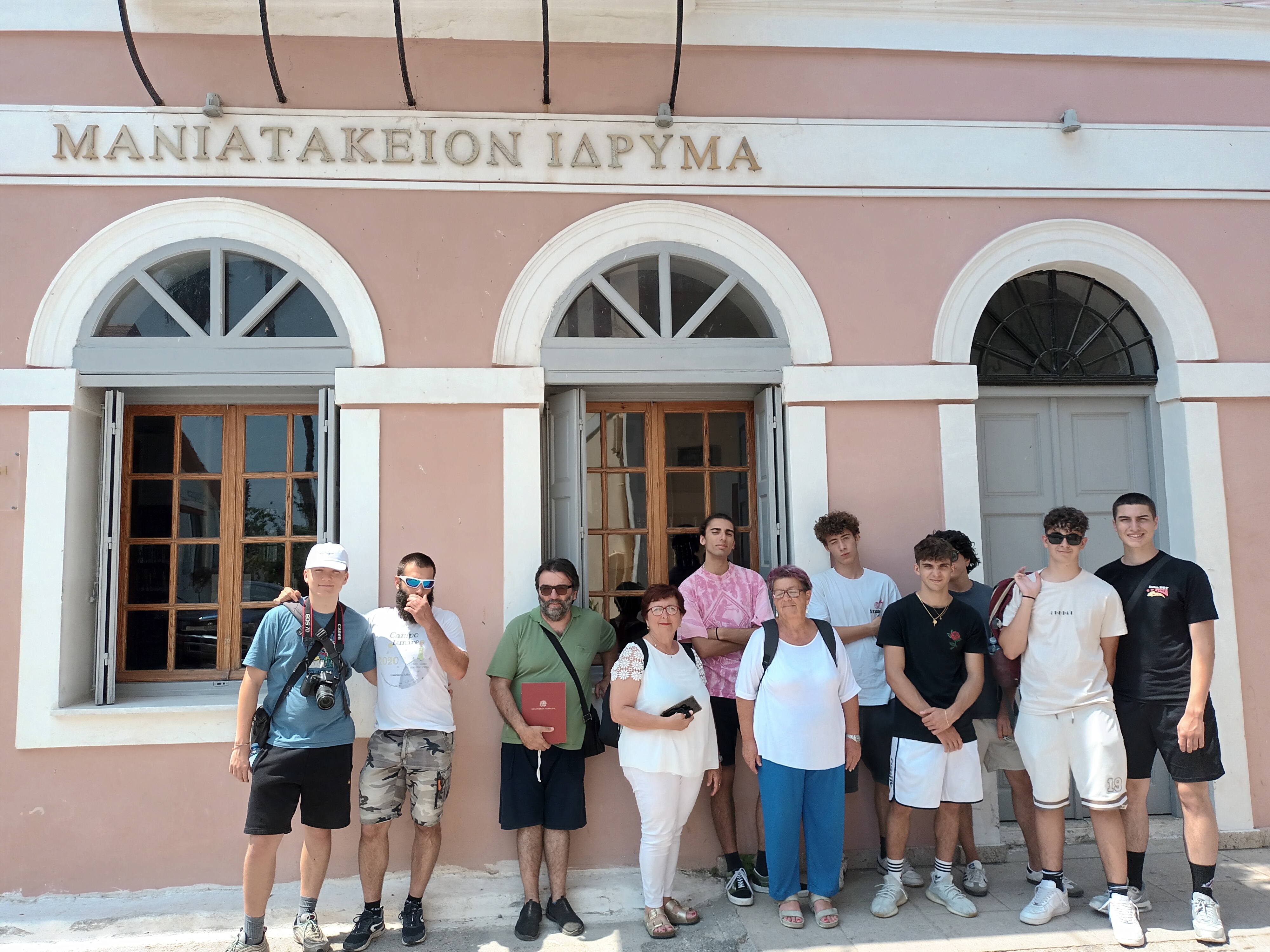 ΕΠΙΣΚΕΨΗ ΙΤΑΛΙΚΗΣ ΦΙΛΑΝΘΡΩΠΙΚΗΣ ΟΡΓΑΝΩΣΗΣ ΣΤΟ ΜΑΝΙΑΤΑΚΕΙΟΝ ΙΔΡΥΜΑ ΣΤΗΝ ΚΟΡΩΝΗ