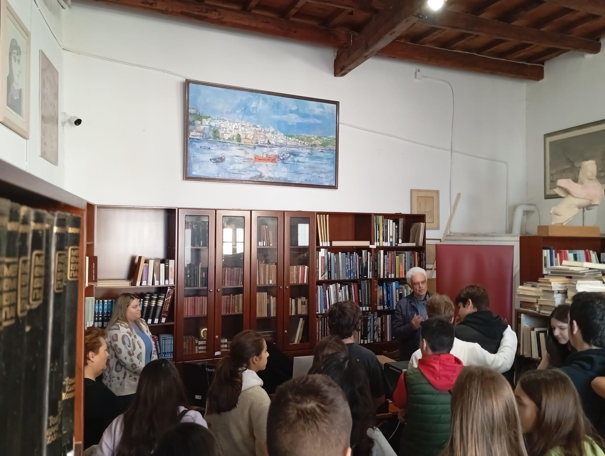 Επίσκεψη των Εκπαιδευτήριων Μπουγά στη Βιβλιοθήκη του Μανιατακείου Ιδρύματος στην Κορώνη