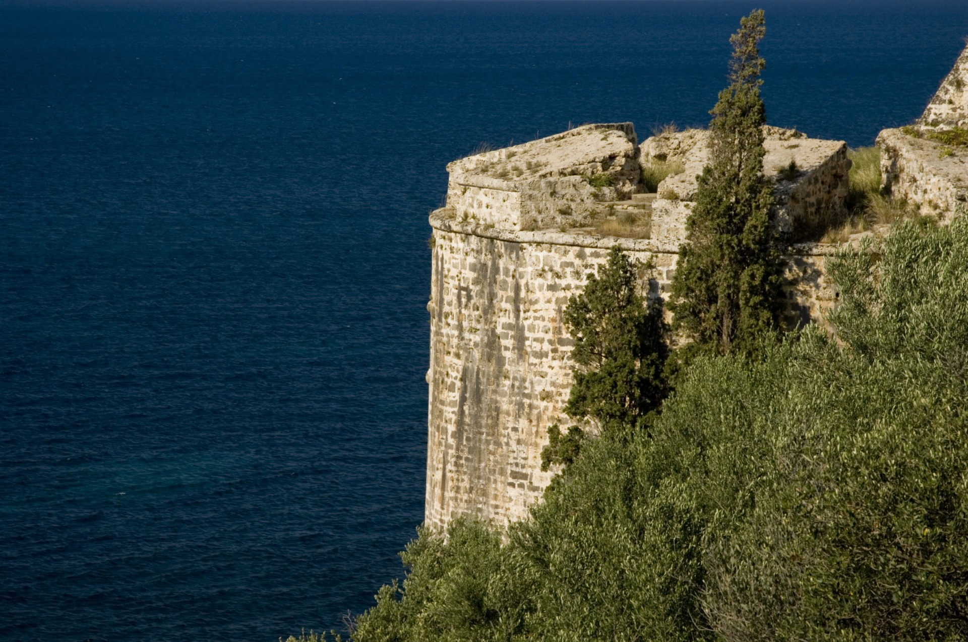ΠΟΛΥΗΜΕΡΑ ΕΚΠΑΙΔΕΥΤΙΚΑ ΠΡΟΓΡΑΜΜΑΤΑ ΓΙΑ ΜΑΘΗΤΕΣ ΚΑΙ ΜΑΘΗΤΡΙΕΣ στο ΜΑΝΙΑΤΑΚΕΙΟΝ ΙΔΡΥΜΑ στην ΚΟΡΩΝΗ