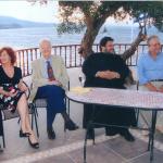 Ο τέως Πρόεδρος της Δημοκρατίας Χρήστος Σαρτζετάκης για διακοπές στην Μεσσηνία _ Επισκέφθηκε στην Κορώνη και είχε συνάντηση στο κτήμα Μανιατάκη με ανθρώπους του πνεύματος, της τέχνης και του επιχειρηματικού κόσμου, 28/7/2010